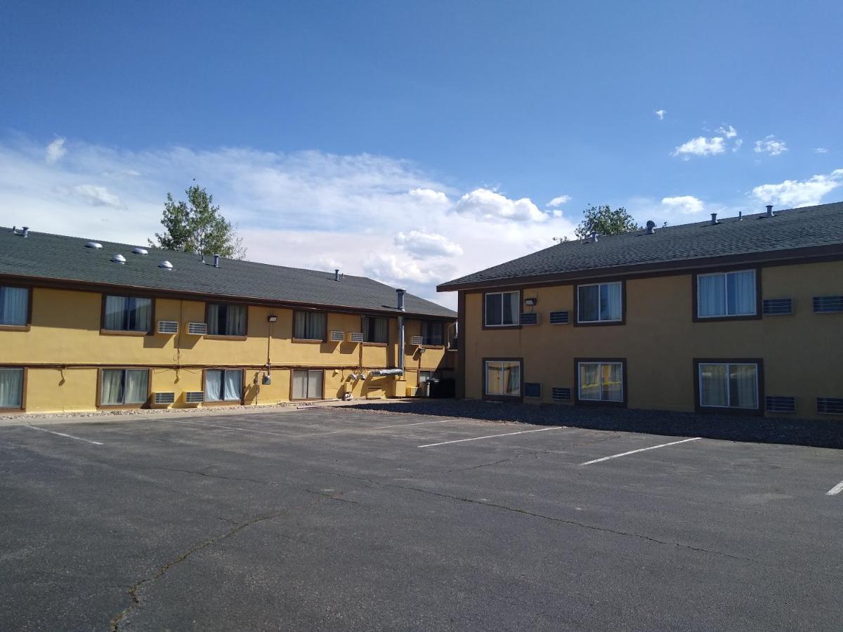 Super 8 By Wyndham Craig Hotel Exterior photo