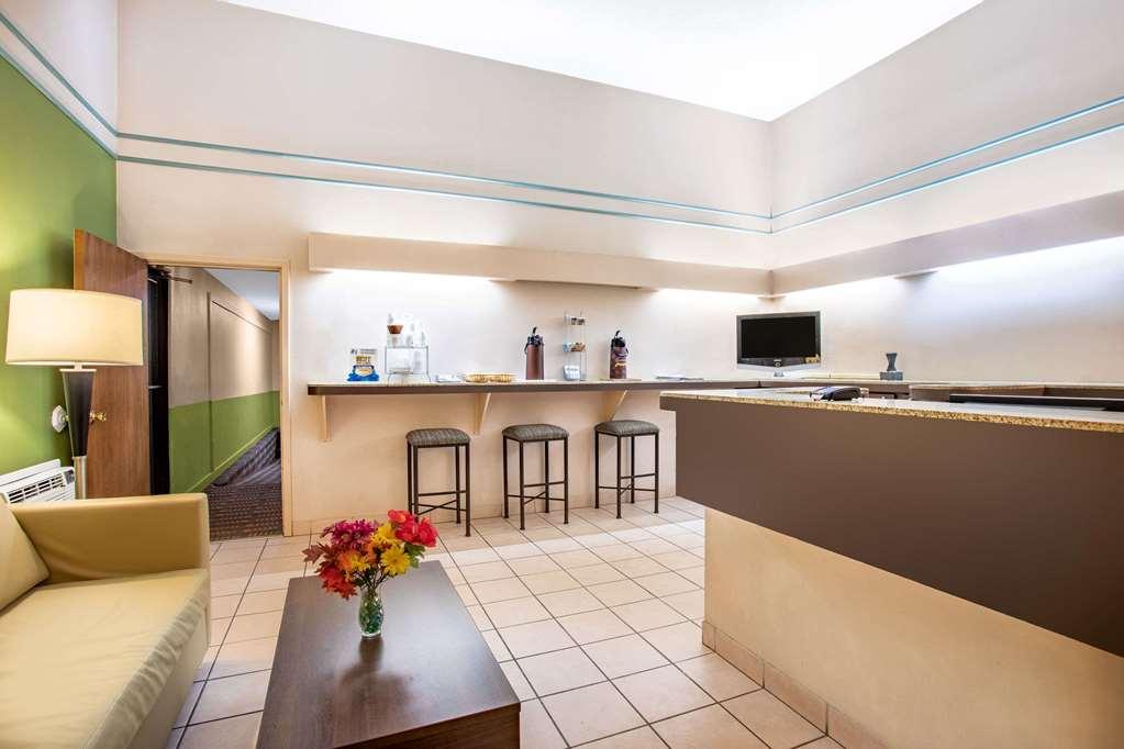 Super 8 By Wyndham Craig Hotel Interior photo