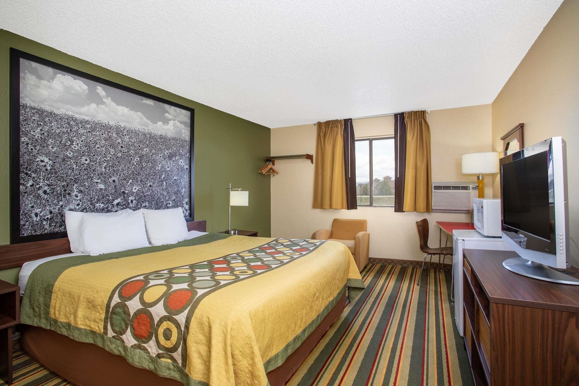 Super 8 By Wyndham Craig Hotel Exterior photo