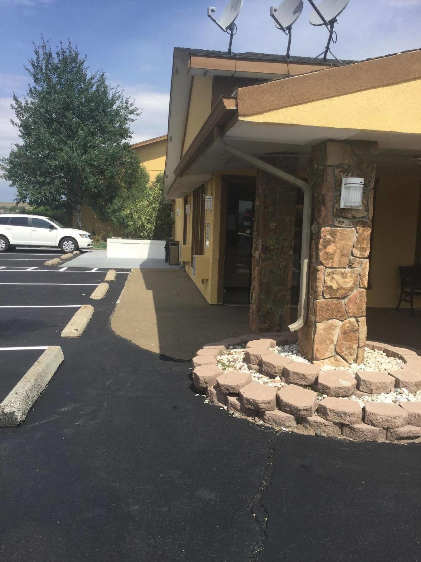 Super 8 By Wyndham Craig Hotel Exterior photo