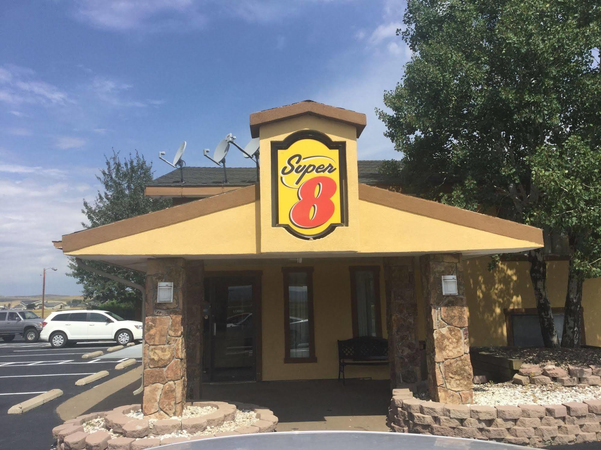 Super 8 By Wyndham Craig Hotel Exterior photo