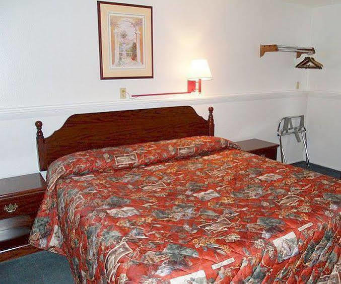 Super 8 By Wyndham Craig Hotel Room photo